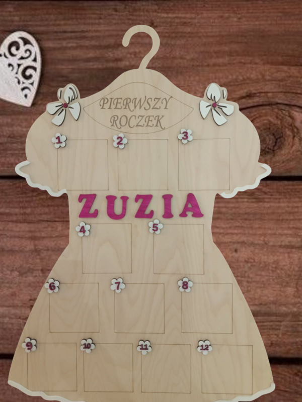 Personalizowana ramka 12 miesięcy - na roczek dziecka, drewniana z malowanymi detalami - obrazek 3